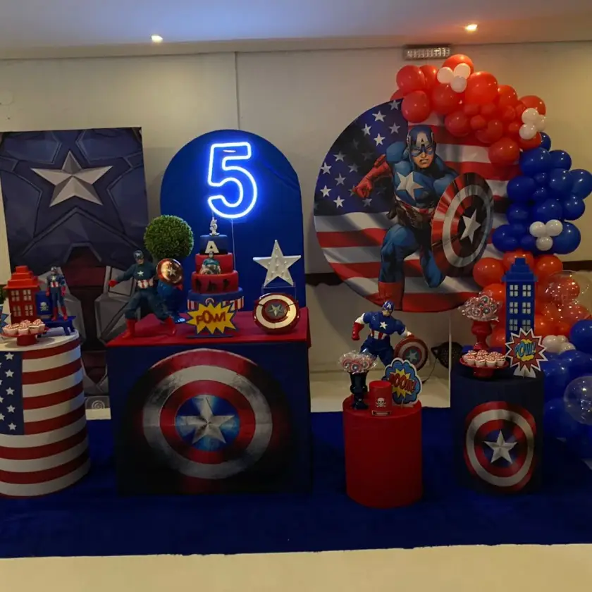 Decoração do Capitão América com neon de 5 anos